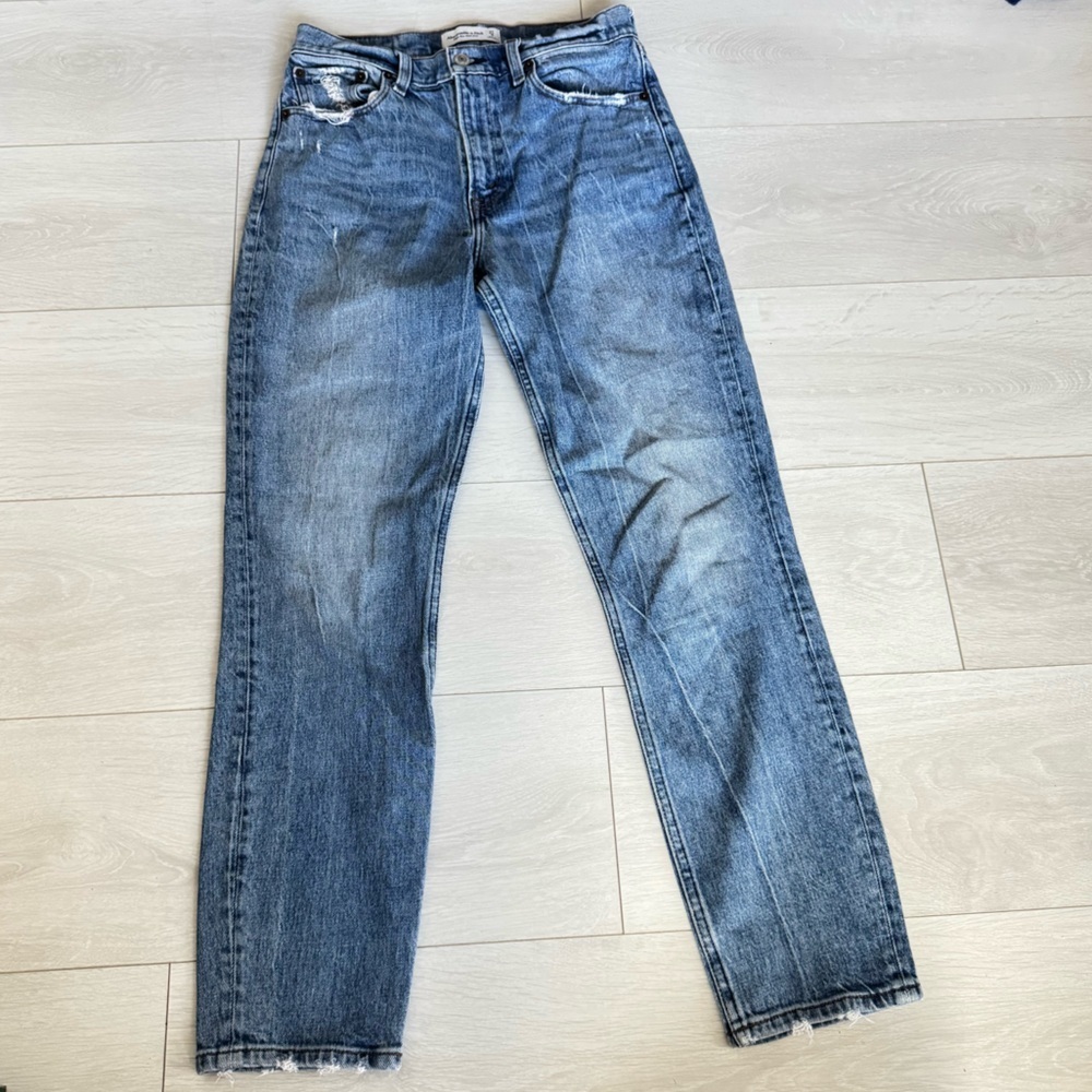 Abercrombie & Fitch High Rise Mom Jean Distressed Size 27